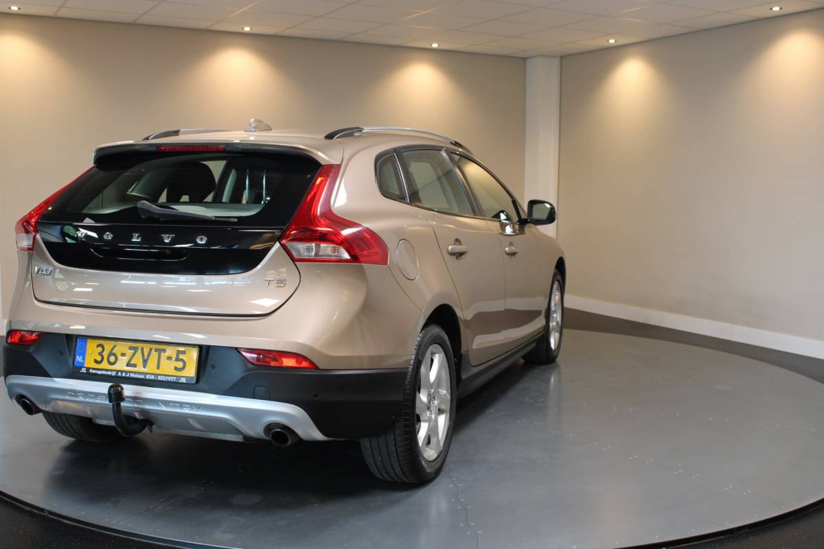 Volvo V40 Volvo V40 Cross Country 2.5 T5 Momentum *Automaat* 254Pk! Trekhaak|Camera|Leer|Rose goud