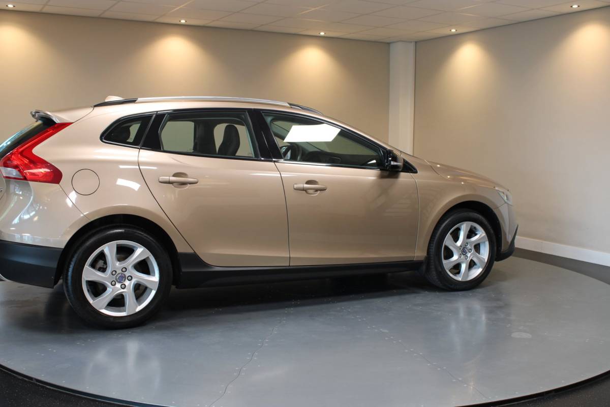 Volvo V40 Volvo V40 Cross Country 2.5 T5 Momentum *Automaat* 254Pk! Trekhaak|Camera|Leer|Rose goud