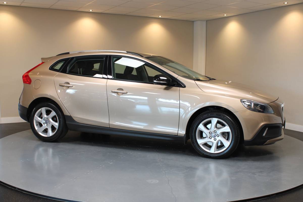Volvo V40 Volvo V40 Cross Country 2.5 T5 Momentum *Automaat* 254Pk! Trekhaak|Camera|Leer|Rose goud