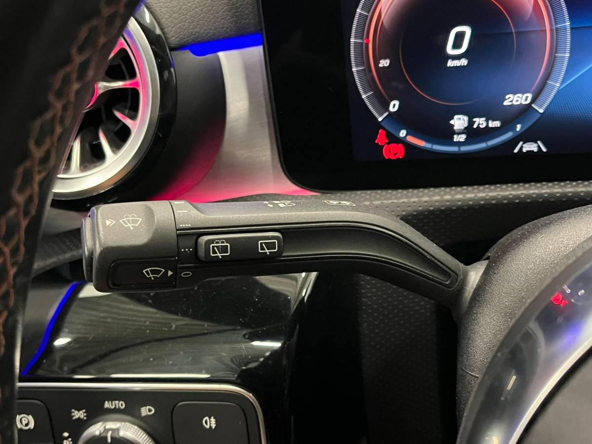 Mercedes-Benz CLA Mercedes-Benz CLA-klasse Shooting Brake 180 Business Solution AMG Panoramadak Trekhaak Multibeam LED Nightpakket