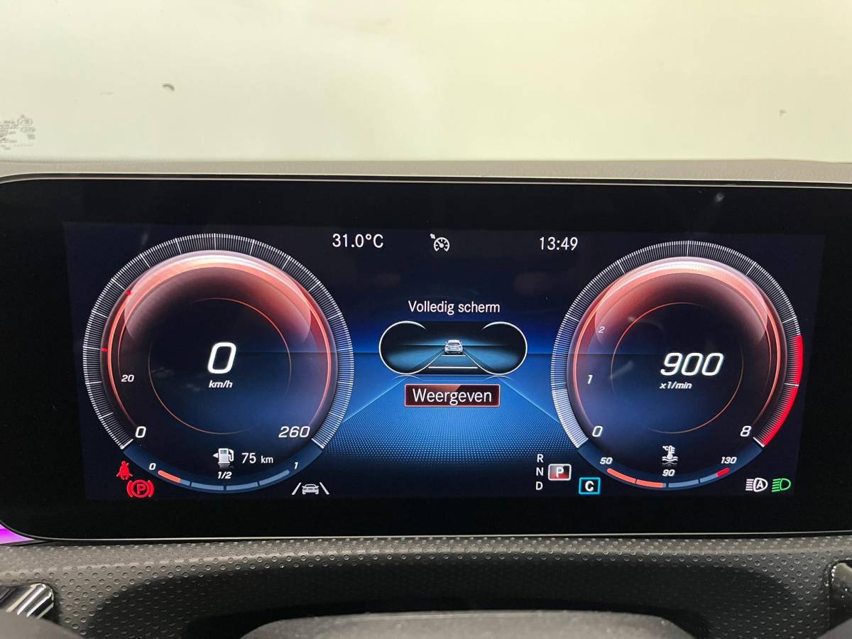 Mercedes-Benz CLA Mercedes-Benz CLA-klasse Shooting Brake 180 Business Solution AMG Panoramadak Trekhaak Multibeam LED Nightpakket