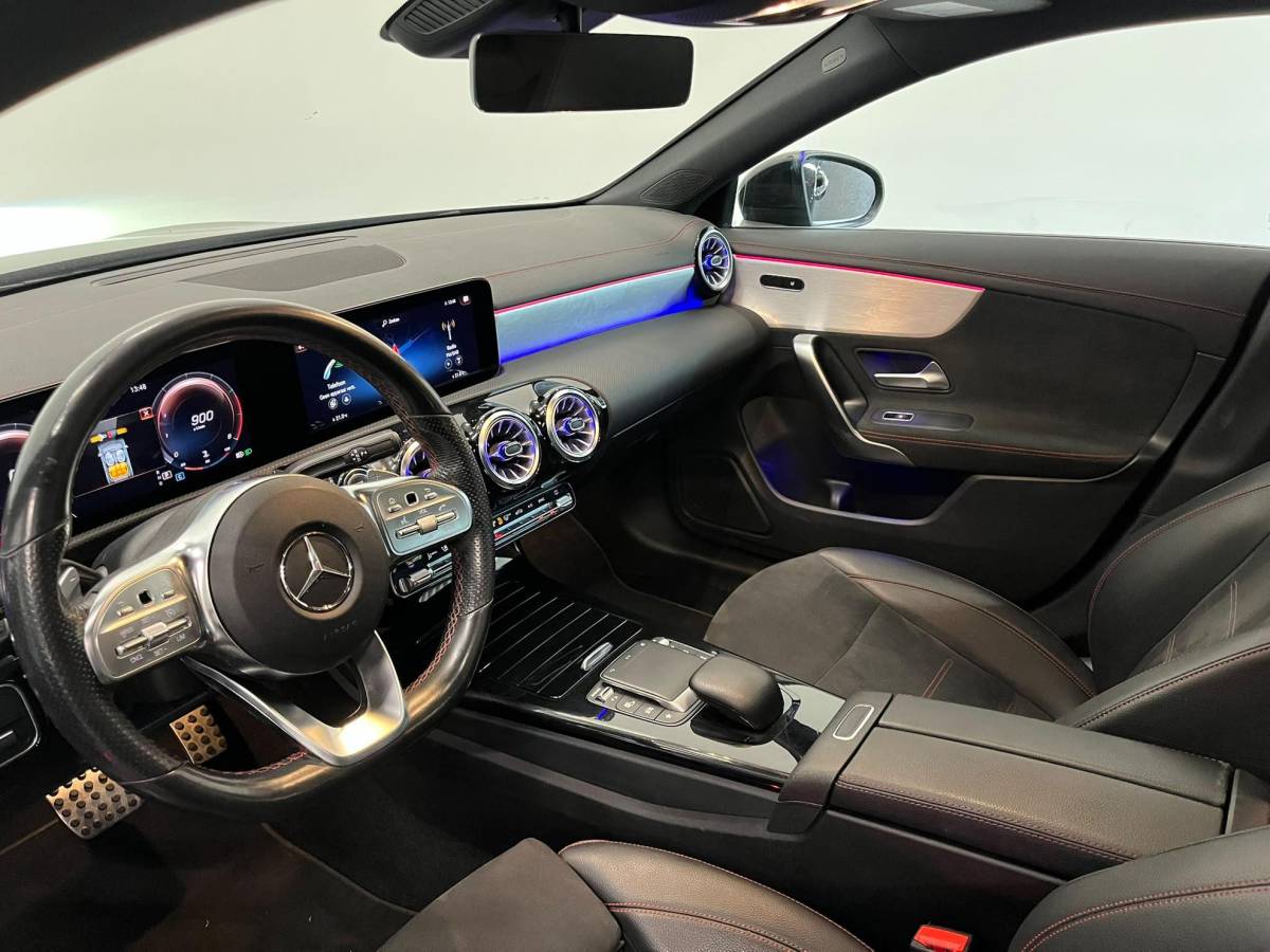 Mercedes-Benz CLA Mercedes-Benz CLA-klasse Shooting Brake 180 Business Solution AMG Panoramadak Trekhaak Multibeam LED Nightpakket