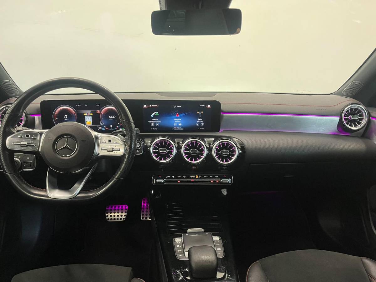 Mercedes-Benz CLA Mercedes-Benz CLA-klasse Shooting Brake 180 Business Solution AMG Panoramadak Trekhaak Multibeam LED Nightpakket