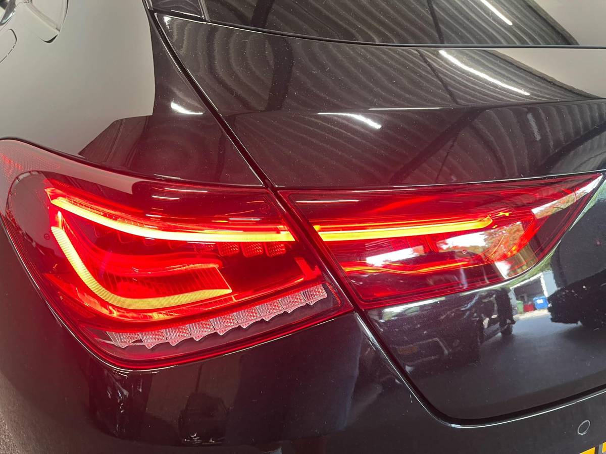 Mercedes-Benz CLA Mercedes-Benz CLA-klasse Shooting Brake 180 Business Solution AMG Panoramadak Trekhaak Multibeam LED Nightpakket