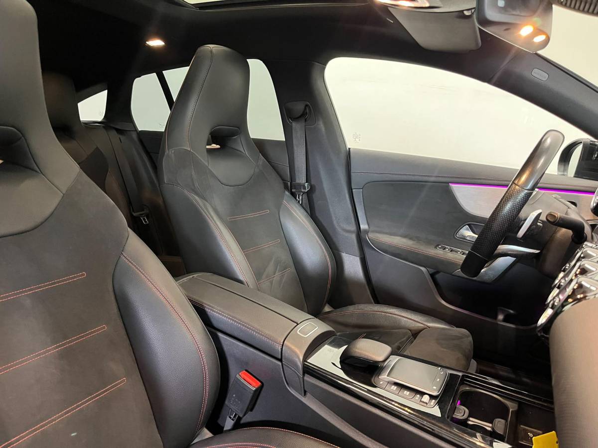 Mercedes-Benz CLA Mercedes-Benz CLA-klasse Shooting Brake 180 Business Solution AMG Panoramadak Trekhaak Multibeam LED Nightpakket