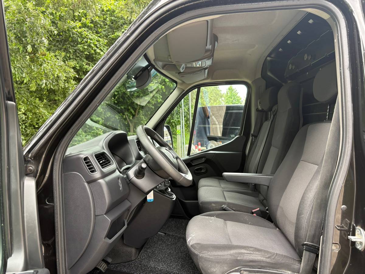 Renault Master Renault Master T33 2.3 dCi 135 L2H2 Work Edition* Navi*Cruise*Airco*TREKHAAK*Cruise*3 zitplaatsen*NAP