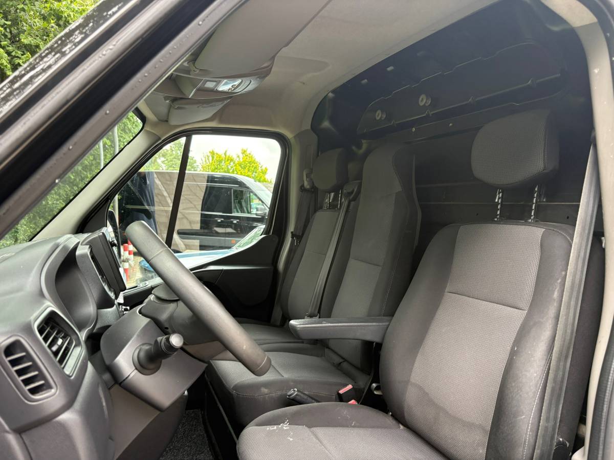Renault Master Renault Master T33 2.3 dCi 135 L2H2 Work Edition* Navi*Cruise*Airco*TREKHAAK*Cruise*3 zitplaatsen*NAP