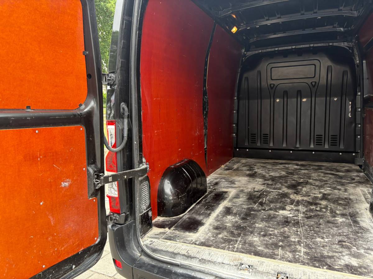 Renault Master Renault Master T33 2.3 dCi 135 L2H2 Work Edition* Navi*Cruise*Airco*TREKHAAK*Cruise*3 zitplaatsen*NAP
