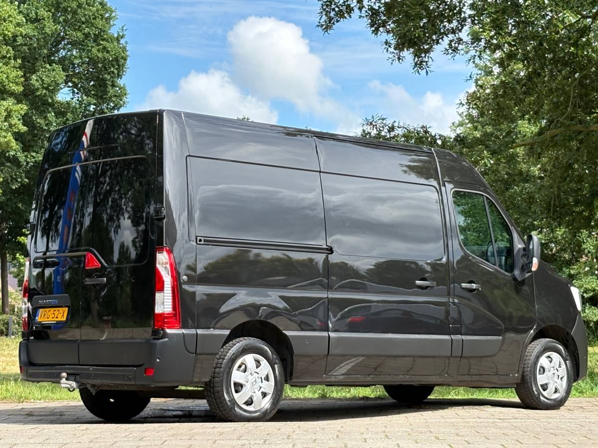 Renault Master Renault Master T33 2.3 dCi 135 L2H2 Work Edition* Navi*Cruise*Airco*TREKHAAK*Cruise*3 zitplaatsen*NAP