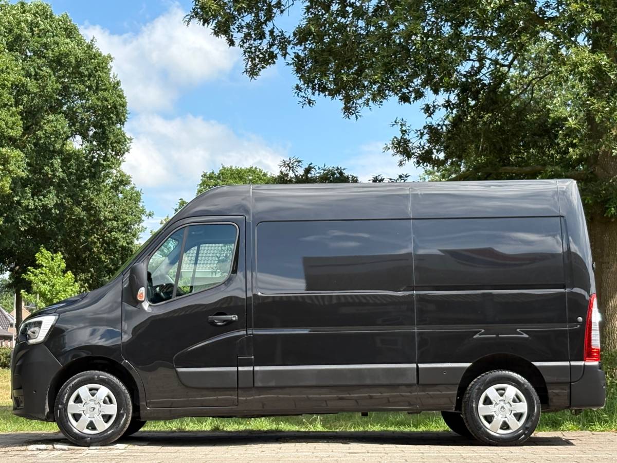 Renault Master Renault Master T33 2.3 dCi 135 L2H2 Work Edition* Navi*Cruise*Airco*TREKHAAK*Cruise*3 zitplaatsen*NAP