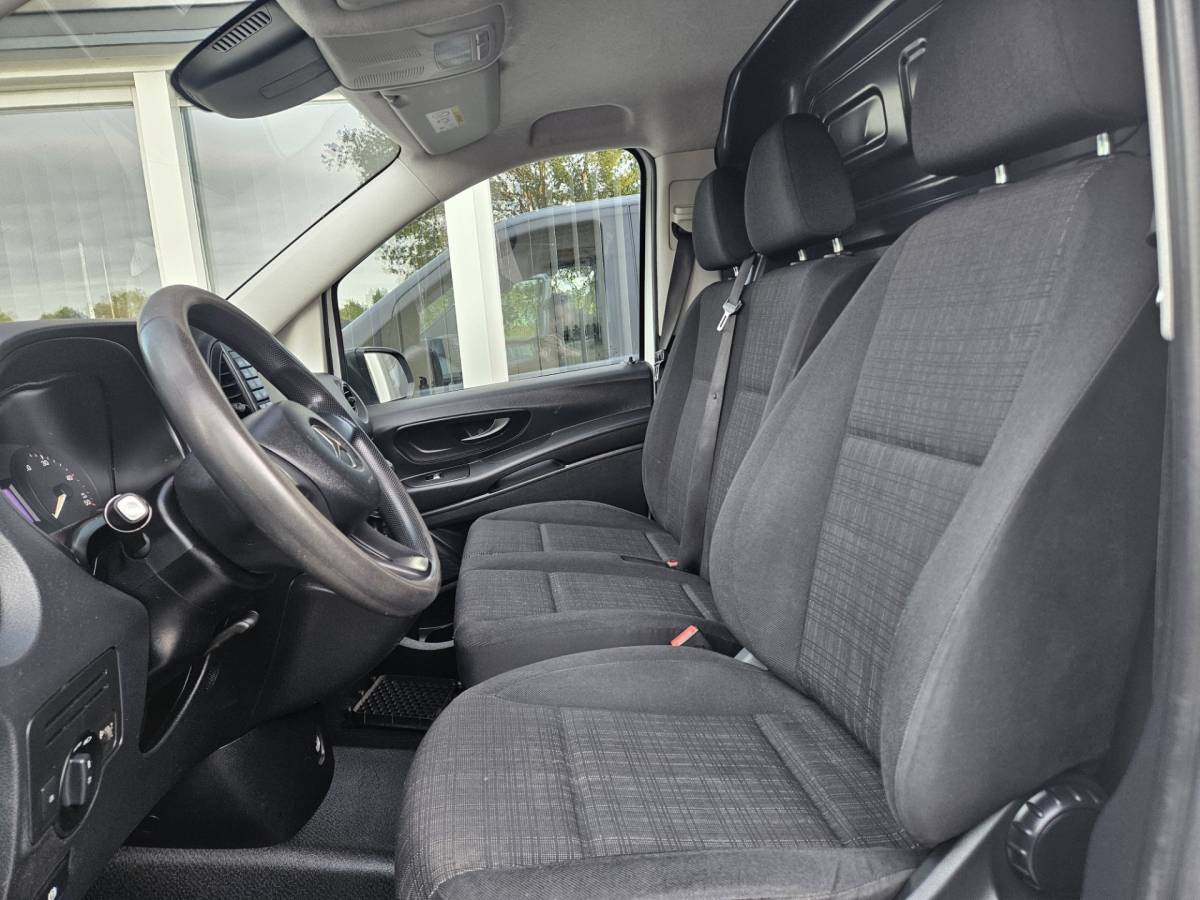 Mercedes-Benz Vito Mercedes-Benz Vito 109 CDI Functional Lang Trekhaak! Airco! NAP! Navigatie! Achterdeuren! 3-Zitplaatsen!