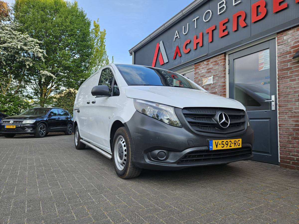 Mercedes-Benz Vito Mercedes-Benz Vito 109 CDI Functional Lang Trekhaak! Airco! NAP! Navigatie! Achterdeuren! 3-Zitplaatsen!
