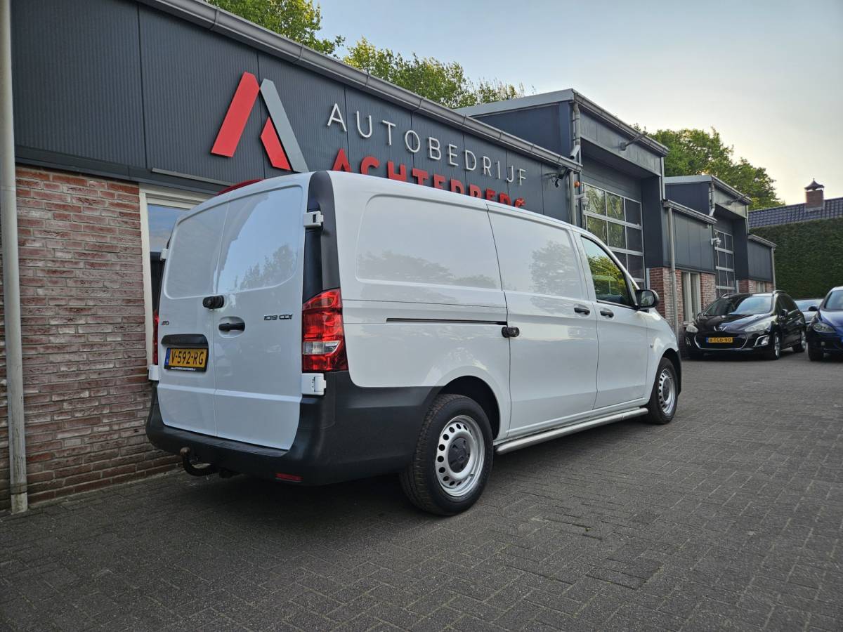 Mercedes-Benz Vito Mercedes-Benz Vito 109 CDI Functional Lang Trekhaak! Airco! NAP! Navigatie! Achterdeuren! 3-Zitplaatsen!