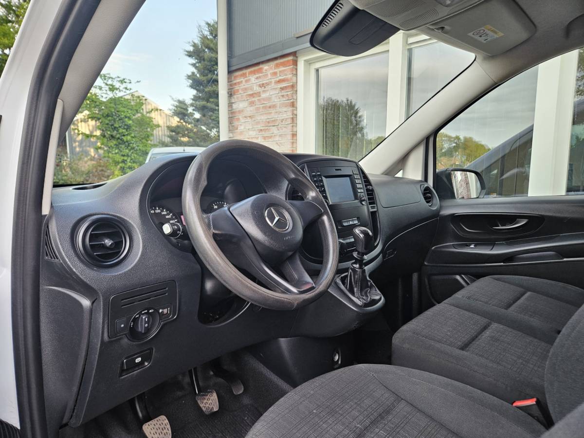Mercedes-Benz Vito Mercedes-Benz Vito 109 CDI Functional Lang Trekhaak! Airco! NAP! Navigatie! Achterdeuren! 3-Zitplaatsen!