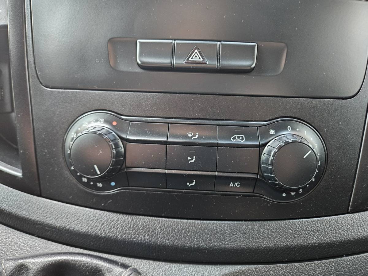 Mercedes-Benz Vito Mercedes-Benz Vito 109 CDI Functional Lang Trekhaak! Airco! NAP! Navigatie! Achterdeuren! 3-Zitplaatsen!