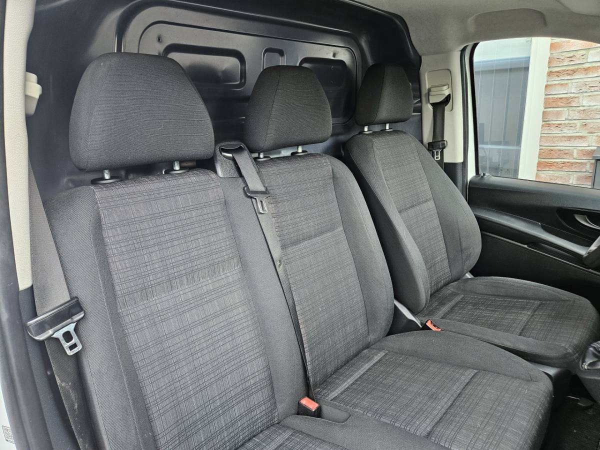 Mercedes-Benz Vito Mercedes-Benz Vito 109 CDI Functional Lang Trekhaak! Airco! NAP! Navigatie! Achterdeuren! 3-Zitplaatsen!