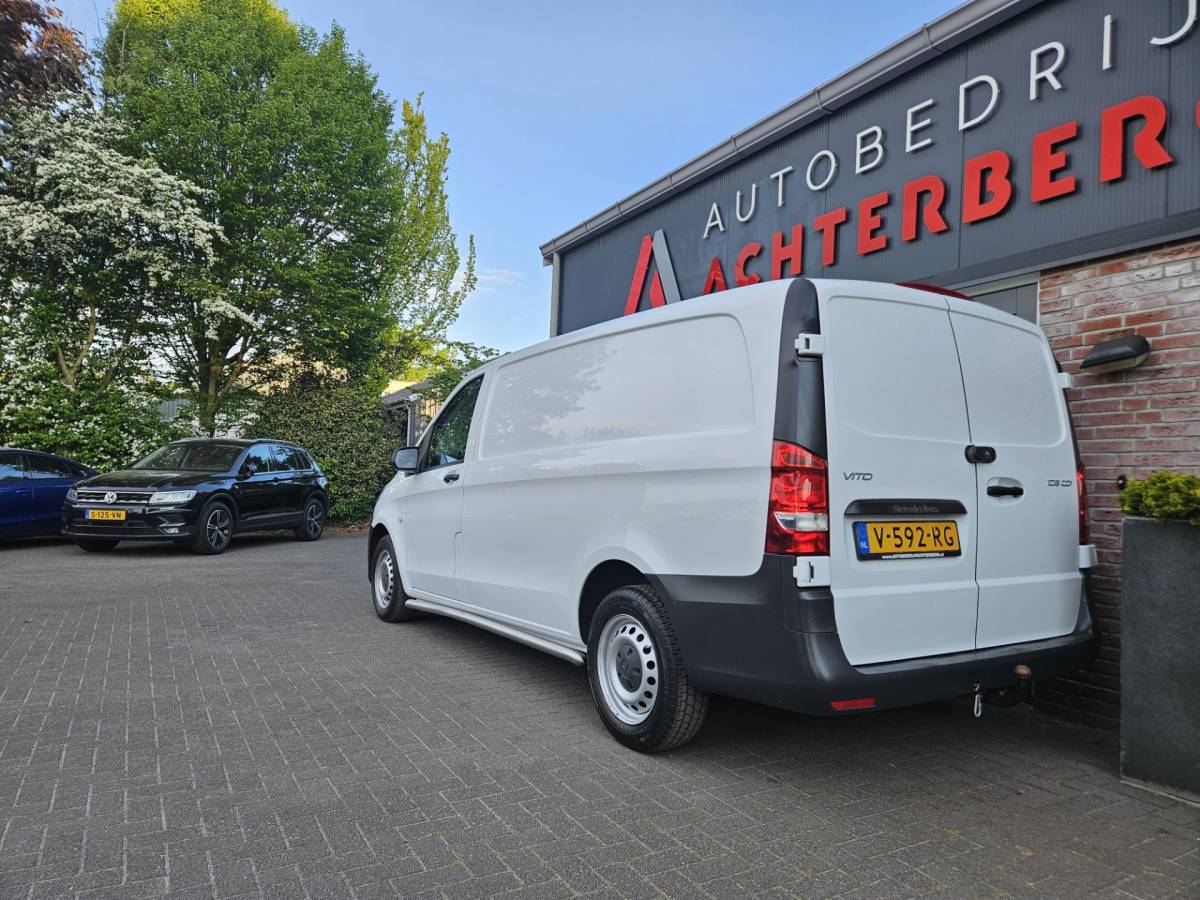 Mercedes-Benz Vito Mercedes-Benz Vito 109 CDI Functional Lang Trekhaak! Airco! NAP! Navigatie! Achterdeuren! 3-Zitplaatsen!