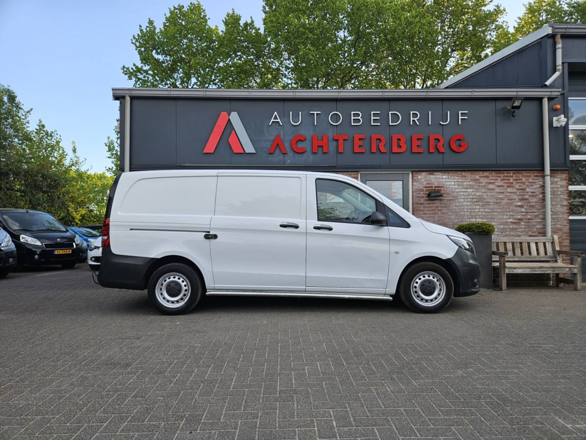 Mercedes-Benz Vito Mercedes-Benz Vito 109 CDI Functional Lang Trekhaak! Airco! NAP! Navigatie! Achterdeuren! 3-Zitplaatsen!