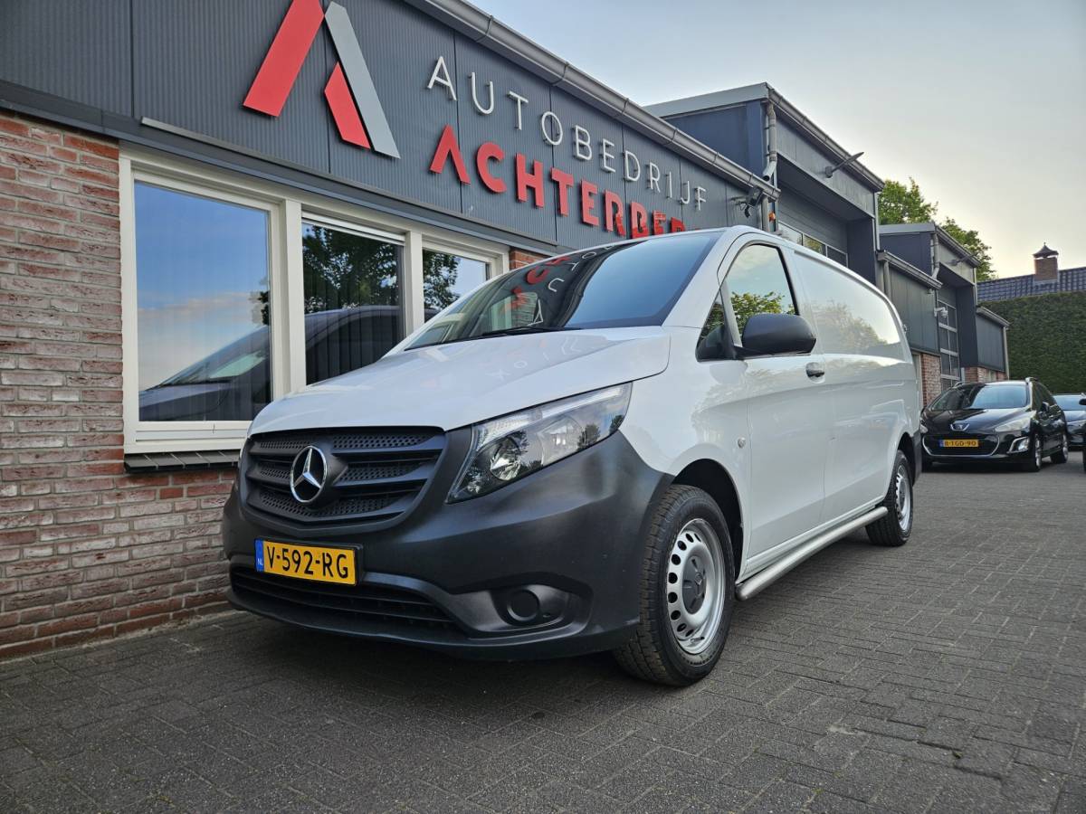 Mercedes-Benz Vito Mercedes-Benz Vito 109 CDI Functional Lang Trekhaak! Airco! NAP! Navigatie! Achterdeuren! 3-Zitplaatsen!
