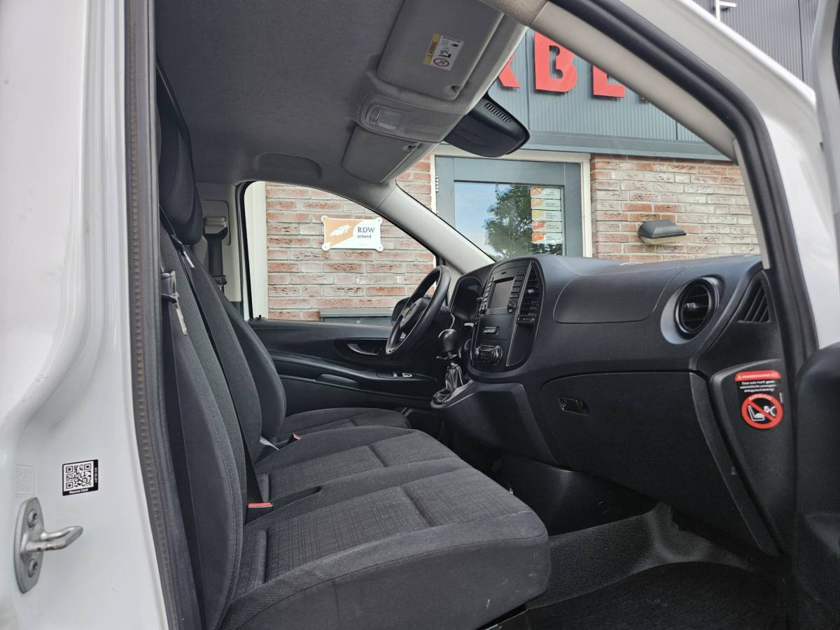 Mercedes-Benz Vito Mercedes-Benz Vito 109 CDI Functional Lang Trekhaak! Airco! NAP! Navigatie! Achterdeuren! 3-Zitplaatsen!