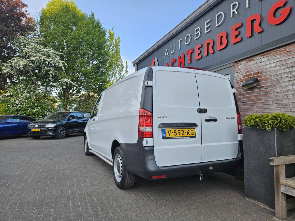 Mercedes-Benz Vito Mercedes-Benz Vito 109 CDI Functional Lang Trekhaak! Airco! NAP! Navigatie! Achterdeuren! 3-Zitplaatsen!