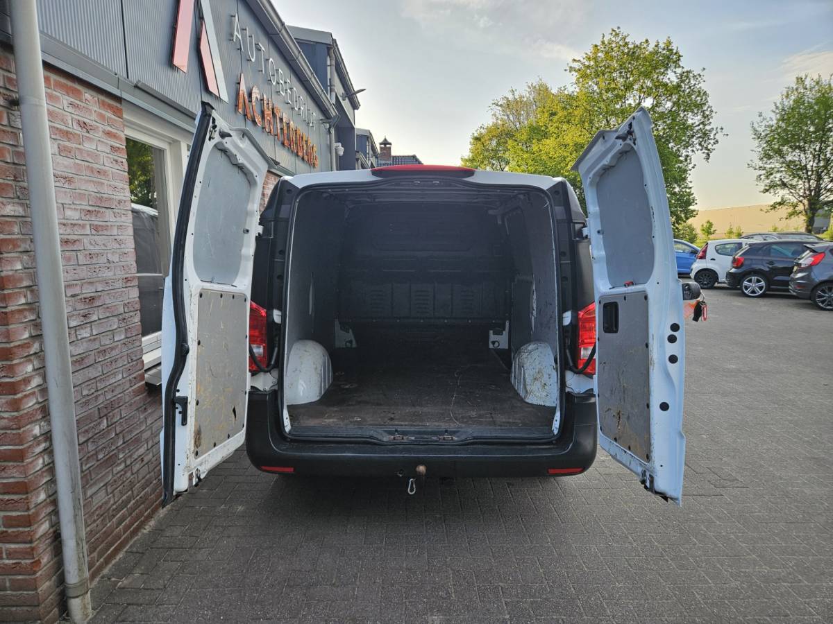 Mercedes-Benz Vito Mercedes-Benz Vito 109 CDI Functional Lang Trekhaak! Airco! NAP! Navigatie! Achterdeuren! 3-Zitplaatsen!