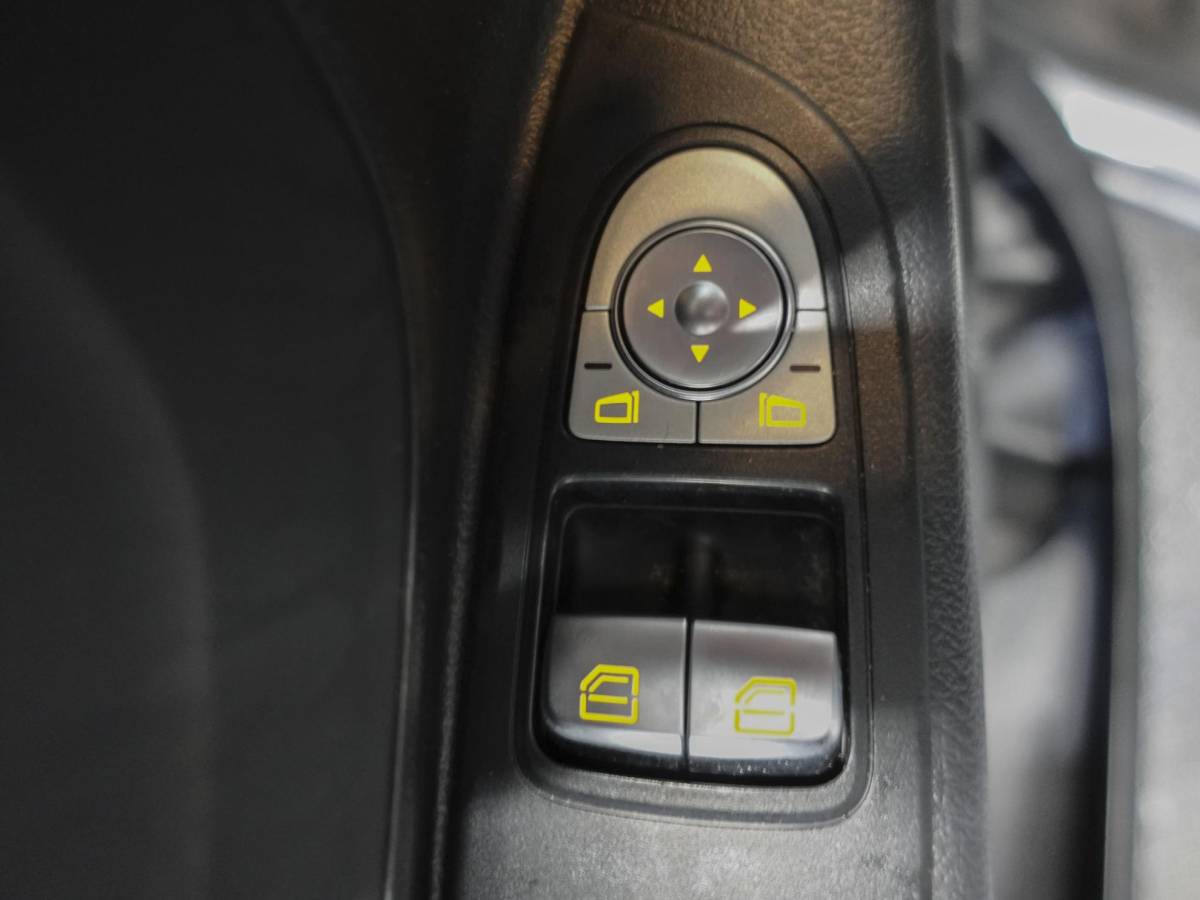 Mercedes-Benz Vito Mercedes-Benz Vito 114 CDI automaat Lang Trekhaak Navigatie Climate control Cruise Control Camera