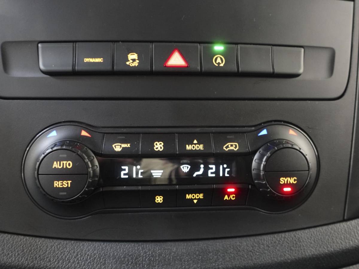 Mercedes-Benz Vito Mercedes-Benz Vito 114 CDI automaat Lang Trekhaak Navigatie Climate control Cruise Control Camera