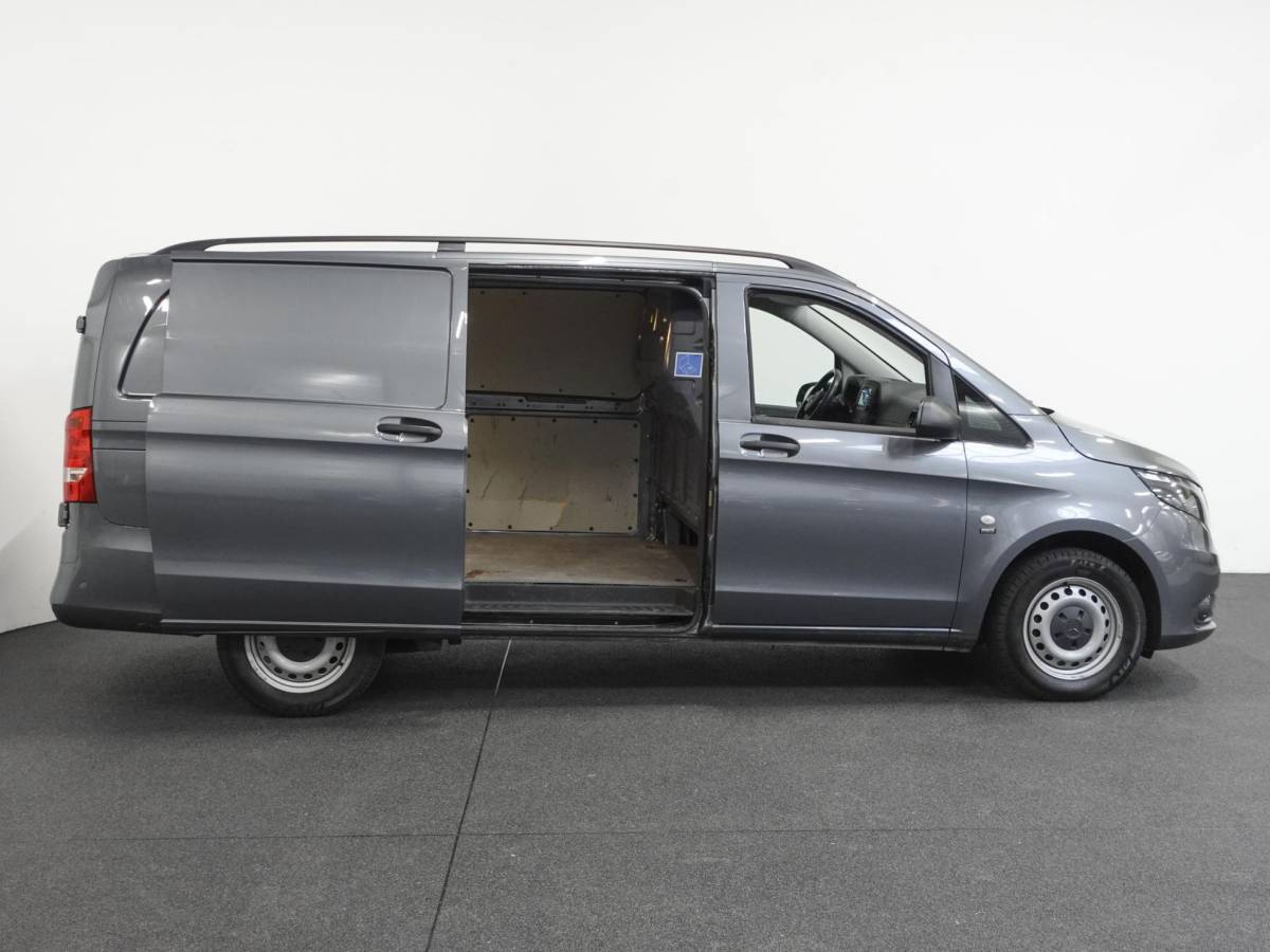 Mercedes-Benz Vito Mercedes-Benz Vito 114 CDI automaat Lang Trekhaak Navigatie Climate control Cruise Control Camera