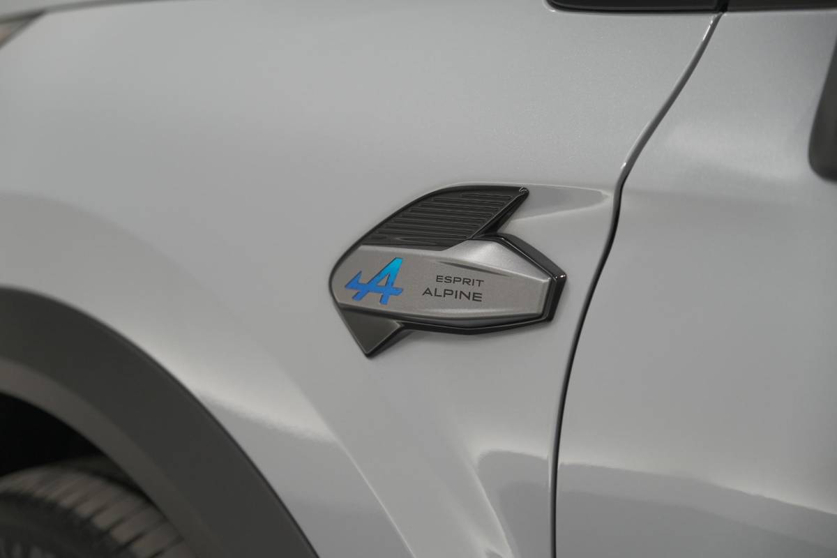 Renault Captur Renault Captur 1.8 E-Tech Full Hybrid 160 Esprit Alpine | Rondom Camerazicht | Dodehoekdetectie | Adaptieve Cruise Control