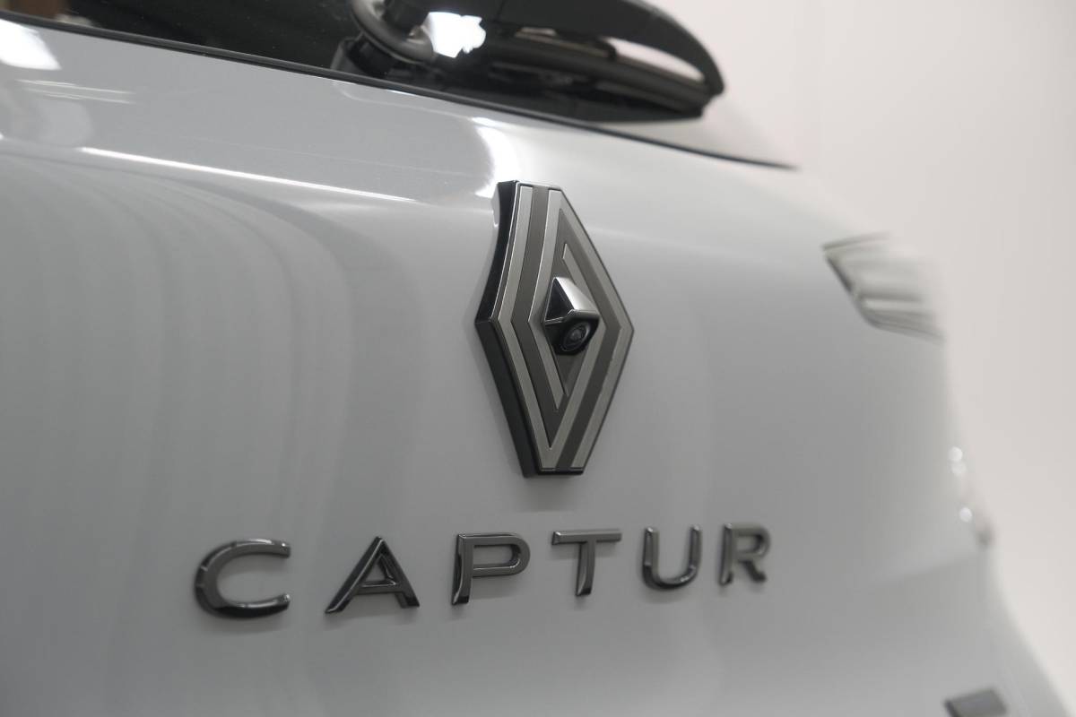 Renault Captur Renault Captur 1.8 E-Tech Full Hybrid 160 Esprit Alpine | Rondom Camerazicht | Dodehoekdetectie | Adaptieve Cruise Control