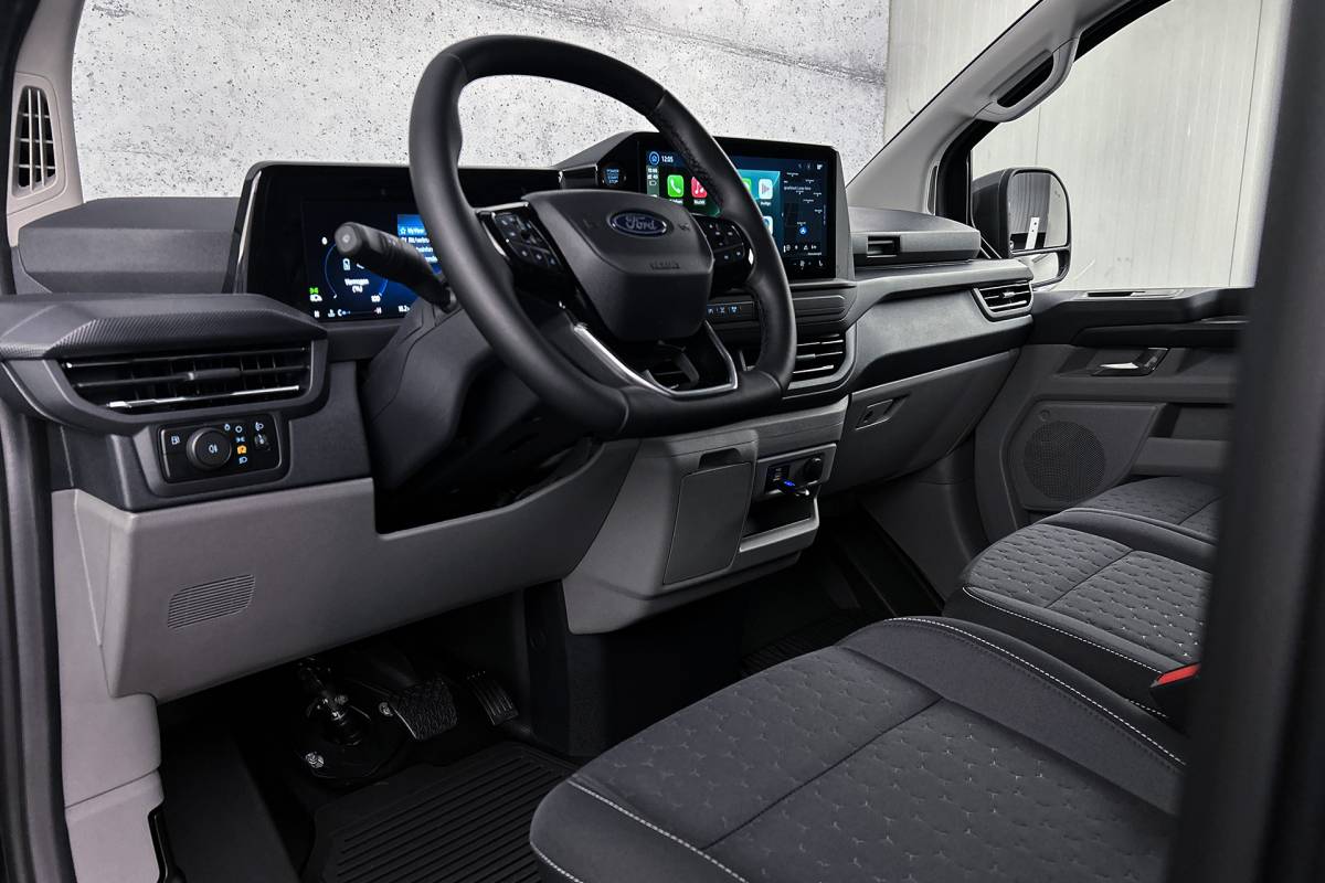 Ford Transit Custom Ford Transit Custom 2.5 PHEV 233PK L2 Limited | Incl. BPM | LED | Camera | Wegklapbare trekhaak | Adaptieve cruise control