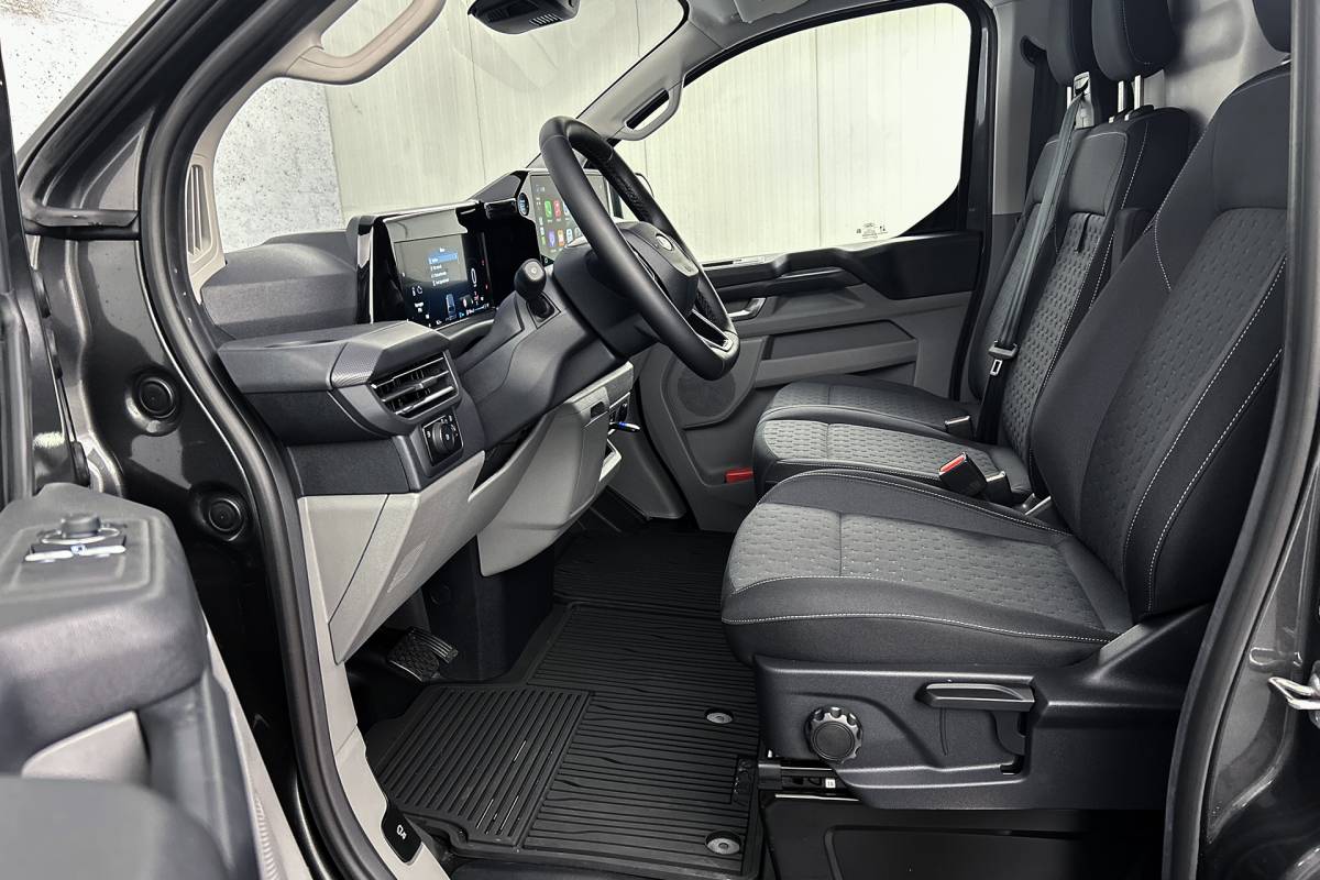 Ford Transit Custom Ford Transit Custom 2.5 PHEV 233PK L2 Limited | Incl. BPM | LED | Camera | Wegklapbare trekhaak | Adaptieve cruise control
