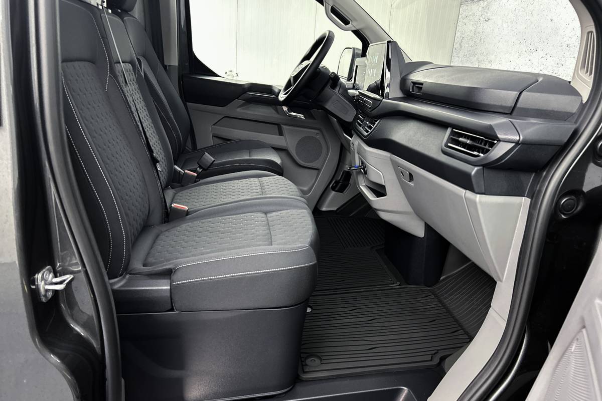 Ford Transit Custom Ford Transit Custom 2.5 PHEV 233PK L2 Limited | Incl. BPM | LED | Camera | Wegklapbare trekhaak | Adaptieve cruise control