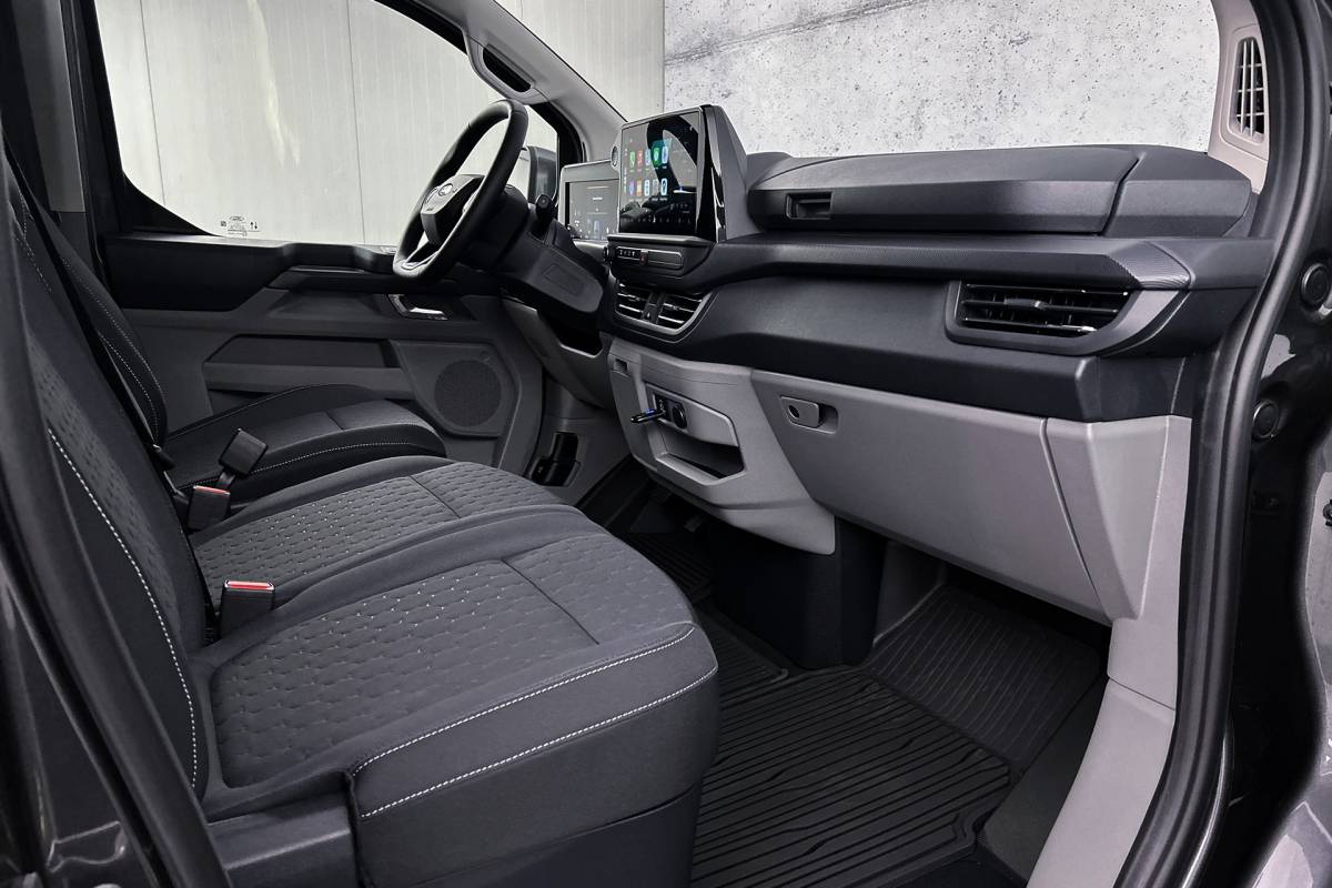 Ford Transit Custom Ford Transit Custom 2.5 PHEV 233PK L2 Limited | Incl. BPM | LED | Camera | Wegklapbare trekhaak | Adaptieve cruise control