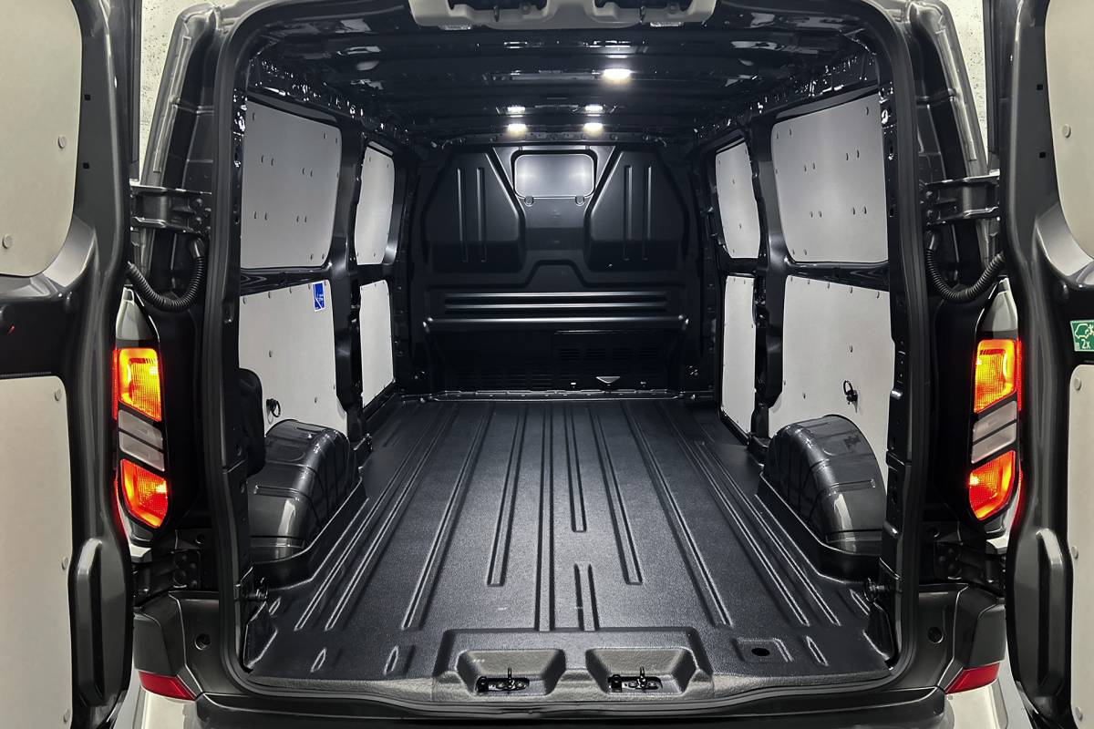 Ford Transit Custom Ford Transit Custom 2.5 PHEV 233PK L2 Limited | Incl. BPM | LED | Camera | Wegklapbare trekhaak | Adaptieve cruise control