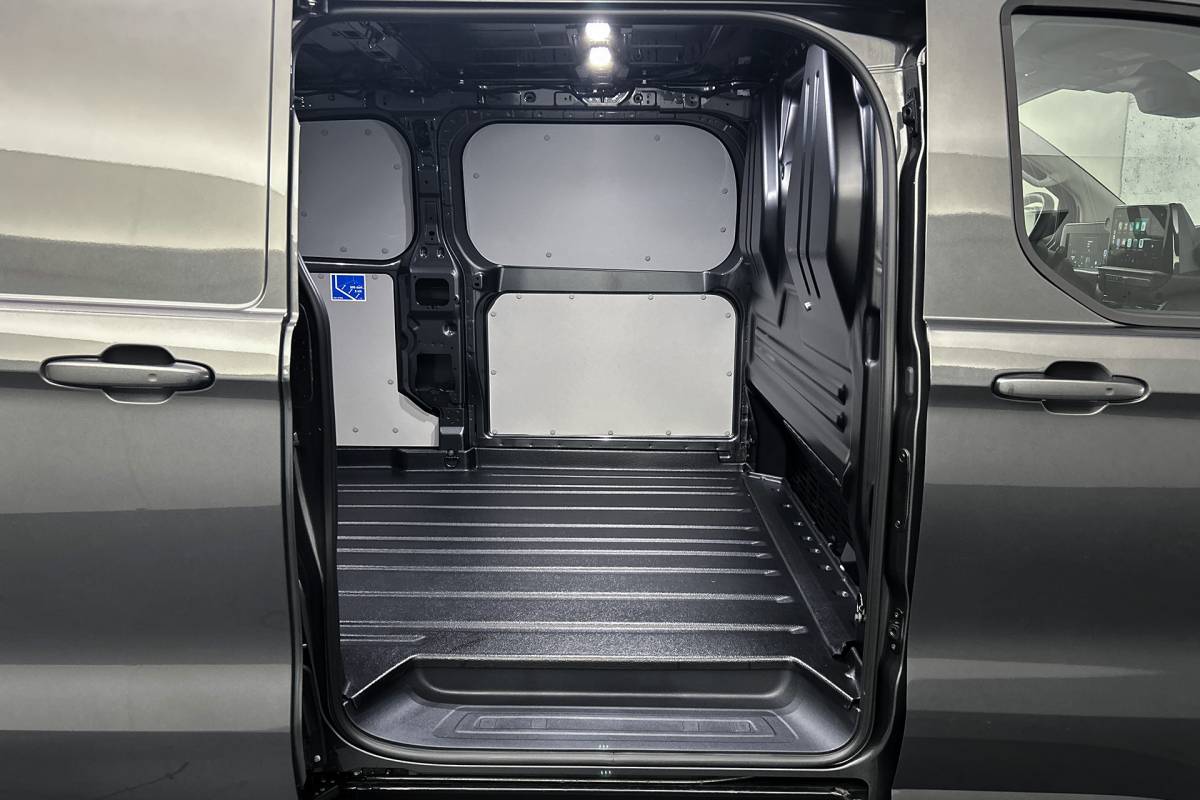 Ford Transit Custom Ford Transit Custom 2.5 PHEV 233PK L2 Limited | Incl. BPM | LED | Camera | Wegklapbare trekhaak | Adaptieve cruise control