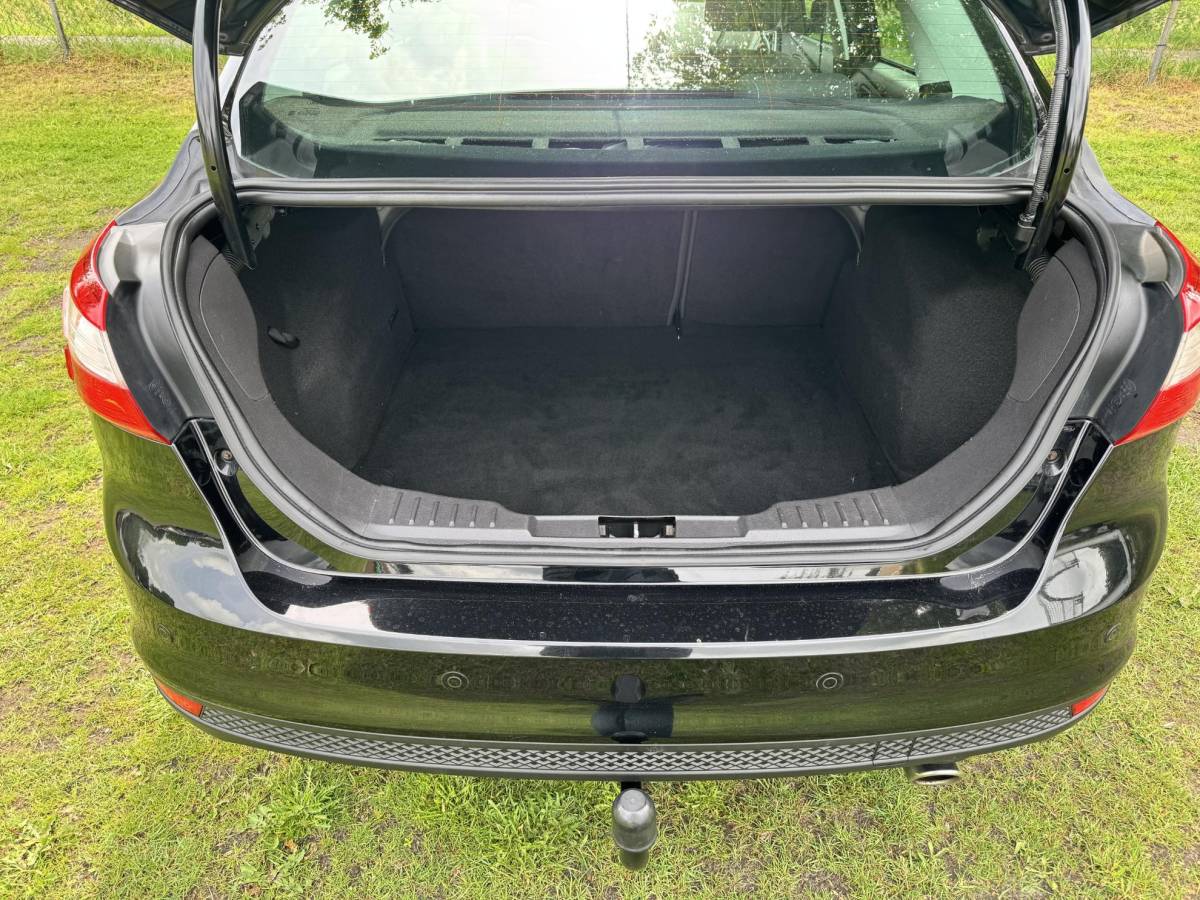 Ford Focus Ford Focus 1.6 EB 150PK Titanium | TREKHAAK 1.500KG | CLIMA | CRUISE | SENSOREN |