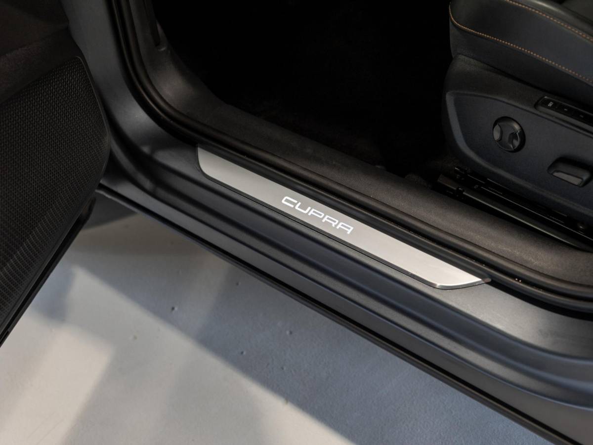 CUPRA Formentor CUPRA Formentor 1.5 TSI 150pk / Trekhaak / Lederen bekleding / Apple carplay / Memory stoelen / Adaptieve cruise control /