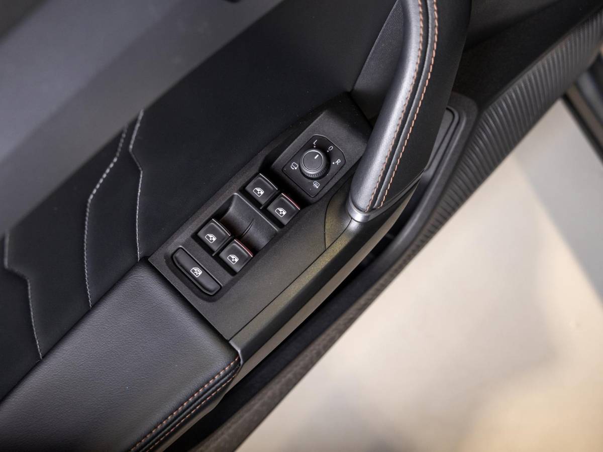 CUPRA Formentor CUPRA Formentor 1.5 TSI 150pk / Trekhaak / Lederen bekleding / Apple carplay / Memory stoelen / Adaptieve cruise control /