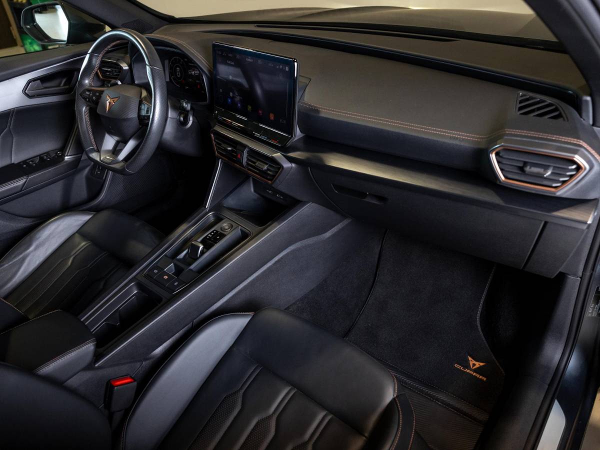 CUPRA Formentor CUPRA Formentor 1.5 TSI 150pk / Trekhaak / Lederen bekleding / Apple carplay / Memory stoelen / Adaptieve cruise control /