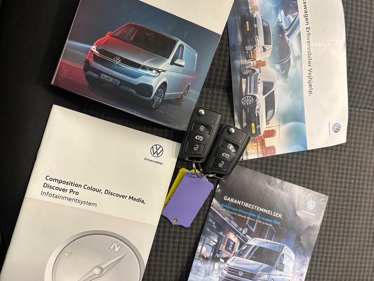 Volkswagen Transporter Volkswagen Transporter 2.0 TDI L1H1 30 Comfortline Airco Cruise Control Trekhaak Apple Carplay Parkeersensoren