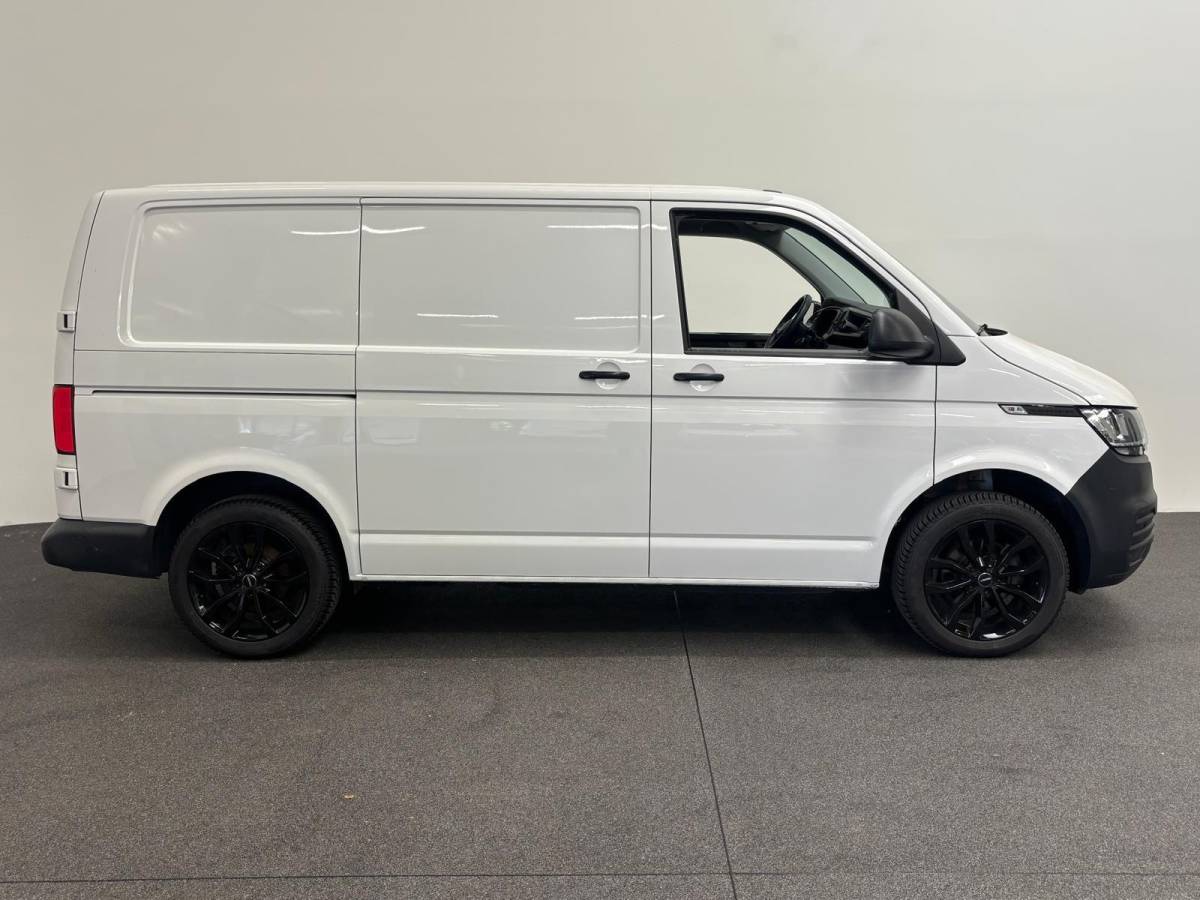 Volkswagen Transporter Volkswagen Transporter 2.0 TDI L1H1 30 Comfortline Airco Cruise Control Trekhaak Apple Carplay Parkeersensoren