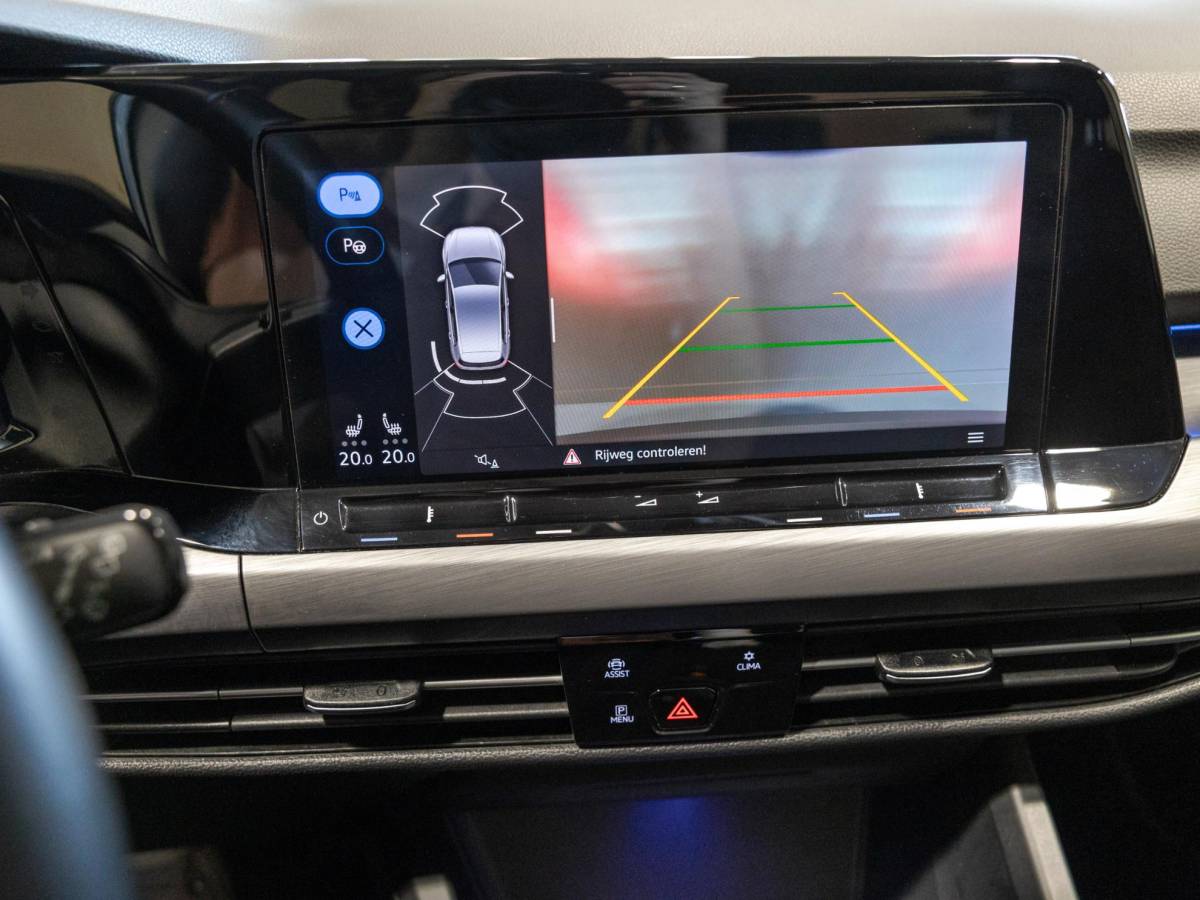 Volkswagen Golf Volkswagen Golf 1.5 eTSI Style 150pk / Elektrisch verstelbare voorstoel(en) met geheugen / Apple carplay / Dodehoek detectie / Adaptieve cruise control / Stoelverwarming