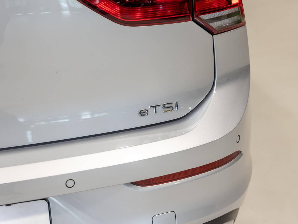 Volkswagen Golf Volkswagen Golf 1.5 eTSI Style 150pk / Elektrisch verstelbare voorstoel(en) met geheugen / Apple carplay / Dodehoek detectie / Adaptieve cruise control / Stoelverwarming