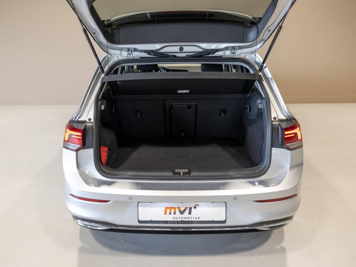 Volkswagen Golf Volkswagen Golf 1.5 eTSI Style 150pk / Elektrisch verstelbare voorstoel(en) met geheugen / Apple carplay / Dodehoek detectie / Adaptieve cruise control / Stoelverwarming