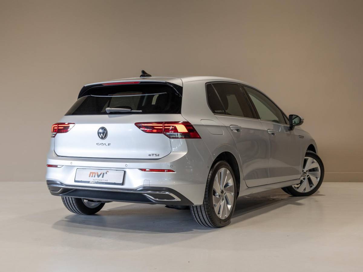 Volkswagen Golf Volkswagen Golf 1.5 eTSI Style 150pk / Elektrisch verstelbare voorstoel(en) met geheugen / Apple carplay / Dodehoek detectie / Adaptieve cruise control / Stoelverwarming