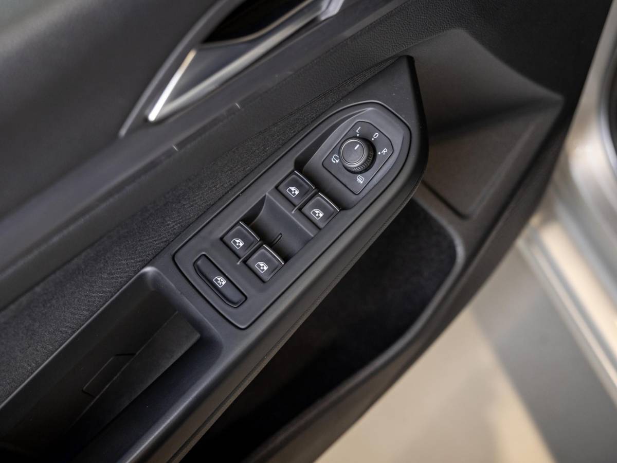 Volkswagen Golf Volkswagen Golf 1.5 eTSI Style 150pk / Elektrisch verstelbare voorstoel(en) met geheugen / Apple carplay / Dodehoek detectie / Adaptieve cruise control / Stoelverwarming