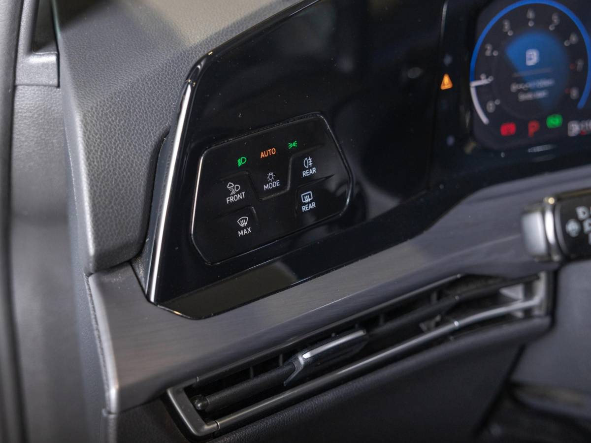 Volkswagen Golf Volkswagen Golf 1.5 eTSI Style 150pk / Elektrisch verstelbare voorstoel(en) met geheugen / Apple carplay / Dodehoek detectie / Adaptieve cruise control / Stoelverwarming