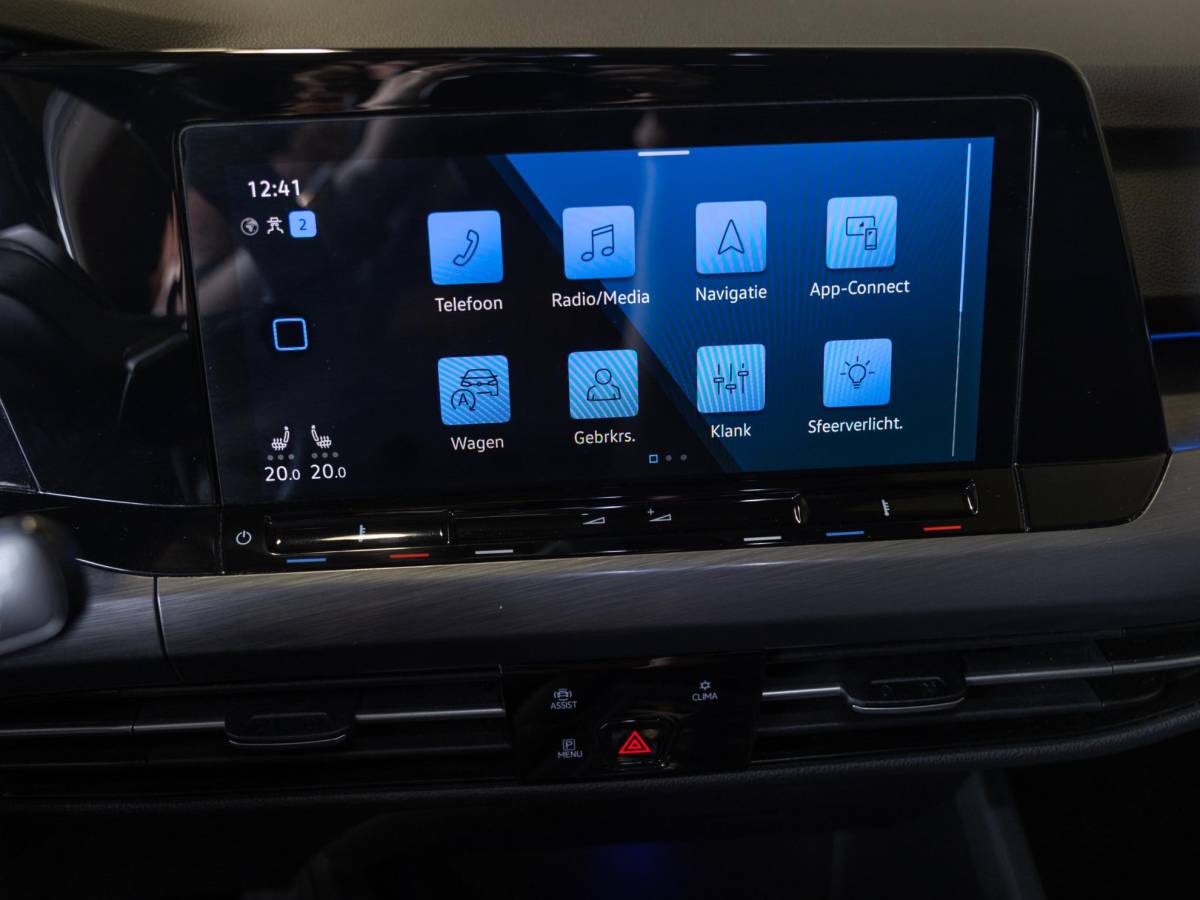 Volkswagen Golf Volkswagen Golf 1.5 eTSI Style 150pk / Elektrisch verstelbare voorstoel(en) met geheugen / Apple carplay / Dodehoek detectie / Adaptieve cruise control / Stoelverwarming